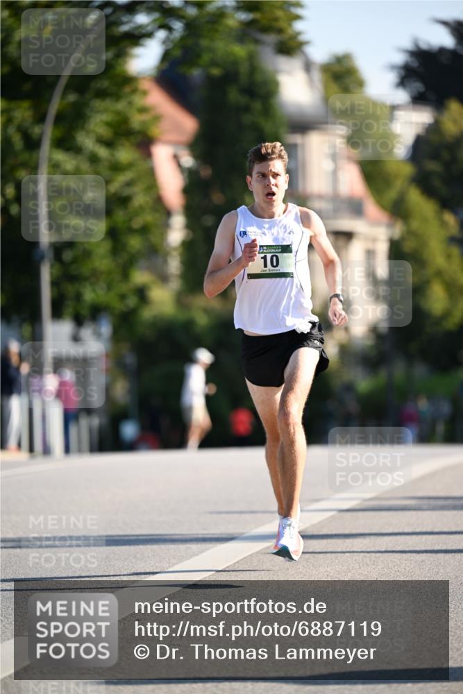 01.09.2024 - BARMER Alsterlauf Dr. Thomas Lammeyer http://msf.ph/oto/6887119 01.09.2024 09:18:27 Laufen 10 meine-sportfotos.de
