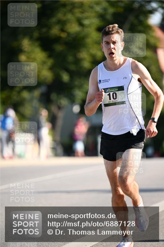 01.09.2024 - BARMER Alsterlauf Dr. Thomas Lammeyer http://msf.ph/oto/6887128 01.09.2024 09:18:29 Laufen 35, 10 meine-sportfotos.de