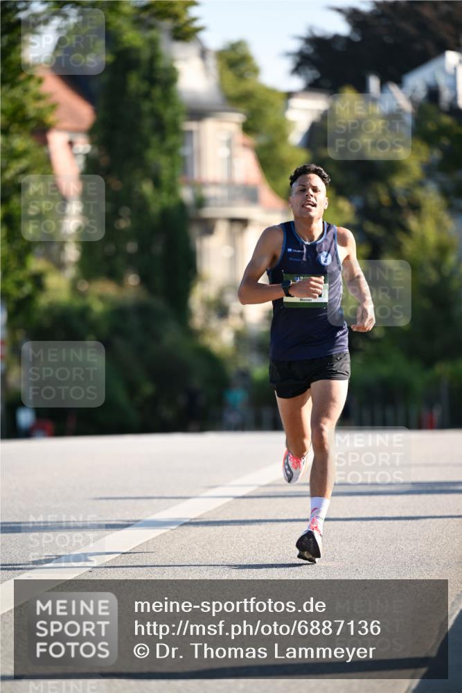 01.09.2024 - BARMER Alsterlauf Dr. Thomas Lammeyer http://msf.ph/oto/6887136 01.09.2024 09:18:34 Laufen  meine-sportfotos.de
