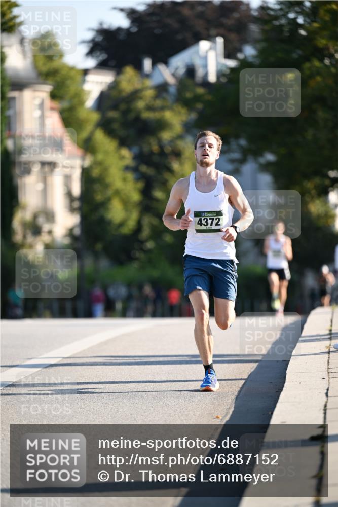 01.09.2024 - BARMER Alsterlauf Dr. Thomas Lammeyer http://msf.ph/oto/6887152 01.09.2024 09:18:39 Laufen 4372 meine-sportfotos.de