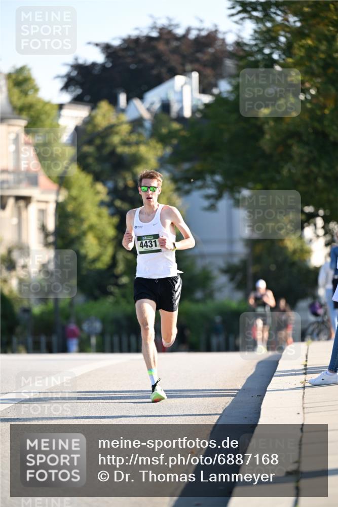 01.09.2024 - BARMER Alsterlauf Dr. Thomas Lammeyer http://msf.ph/oto/6887168 01.09.2024 09:18:46 Laufen 4431 meine-sportfotos.de