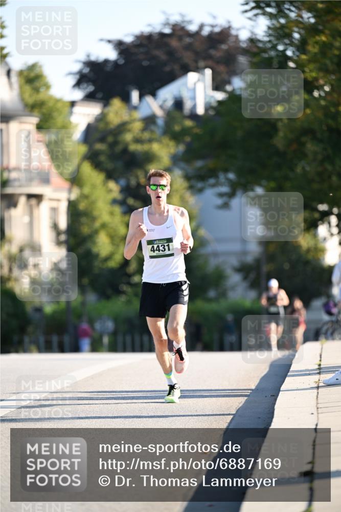 01.09.2024 - BARMER Alsterlauf Dr. Thomas Lammeyer http://msf.ph/oto/6887169 01.09.2024 09:18:46 Laufen 4431 meine-sportfotos.de