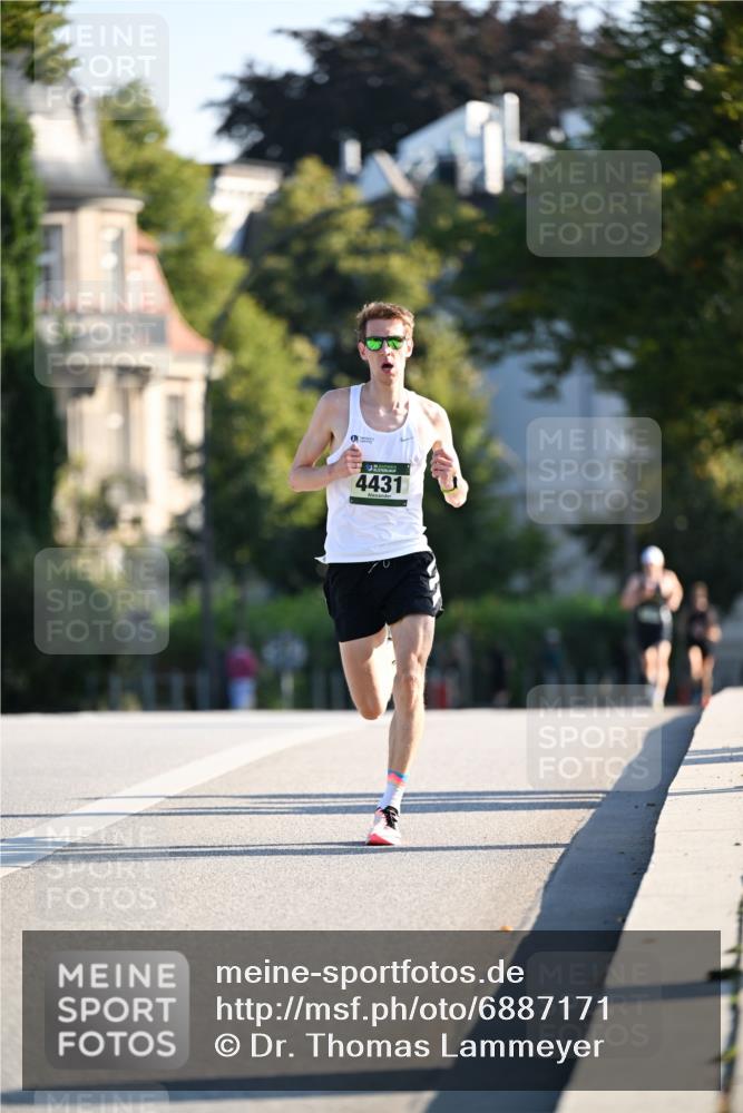 01.09.2024 - BARMER Alsterlauf Dr. Thomas Lammeyer http://msf.ph/oto/6887171 01.09.2024 09:18:46 Laufen 4431 meine-sportfotos.de