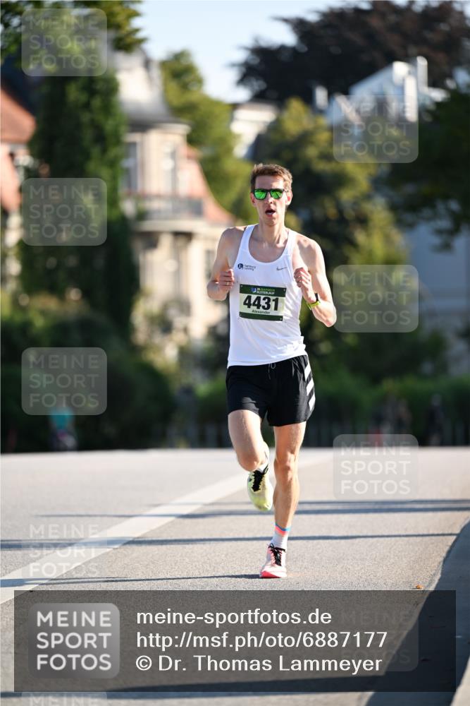 01.09.2024 - BARMER Alsterlauf Dr. Thomas Lammeyer http://msf.ph/oto/6887177 01.09.2024 09:18:47 Laufen 4431 meine-sportfotos.de