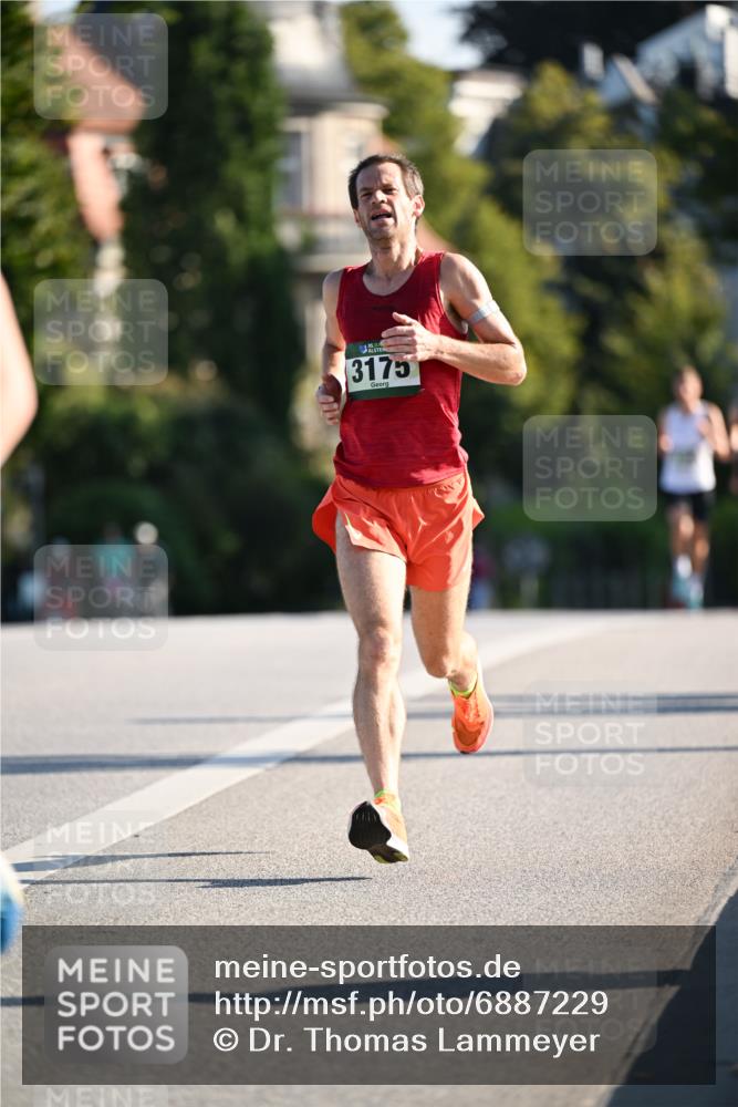 01.09.2024 - BARMER Alsterlauf Dr. Thomas Lammeyer http://msf.ph/oto/6887229 01.09.2024 09:19:04 Laufen 3175 meine-sportfotos.de
