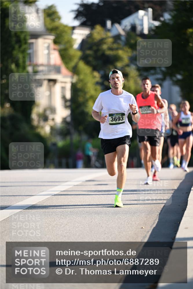 01.09.2024 - BARMER Alsterlauf Dr. Thomas Lammeyer http://msf.ph/oto/6887289 01.09.2024 09:19:28 Laufen 2005, 3693 meine-sportfotos.de