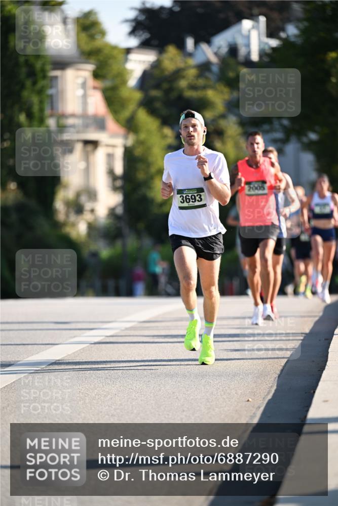 01.09.2024 - BARMER Alsterlauf Dr. Thomas Lammeyer http://msf.ph/oto/6887290 01.09.2024 09:19:28 Laufen 3693, 2005 meine-sportfotos.de