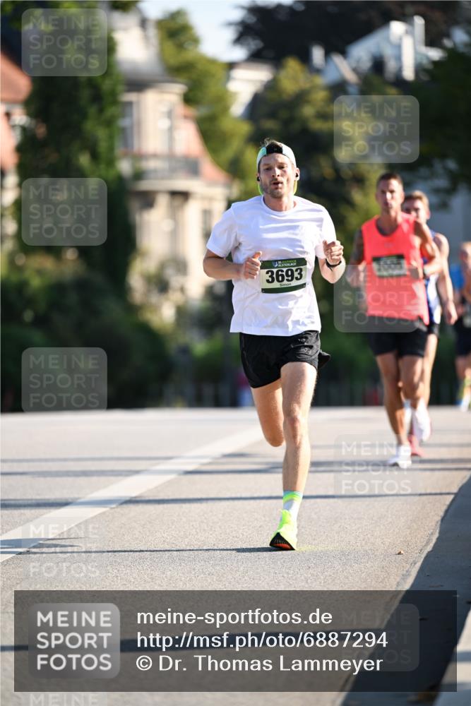 01.09.2024 - BARMER Alsterlauf Dr. Thomas Lammeyer http://msf.ph/oto/6887294 01.09.2024 09:19:28 Laufen 3693, 2005 meine-sportfotos.de