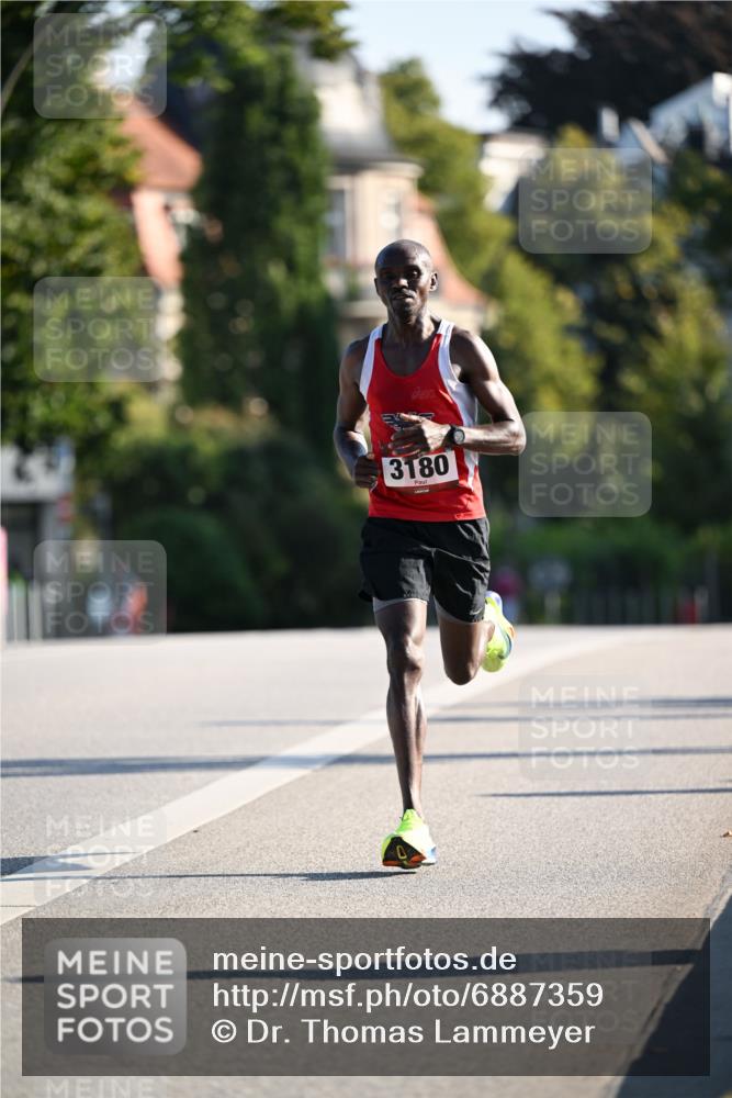 01.09.2024 - BARMER Alsterlauf Dr. Thomas Lammeyer http://msf.ph/oto/6887359 01.09.2024 09:19:42 Laufen 3180 meine-sportfotos.de