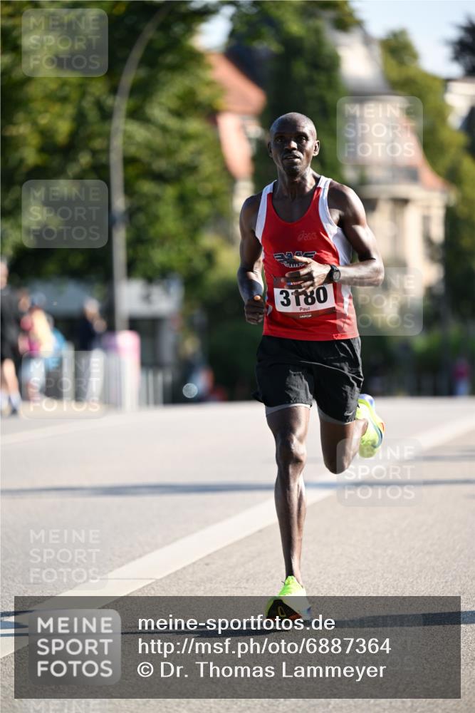 01.09.2024 - BARMER Alsterlauf Dr. Thomas Lammeyer http://msf.ph/oto/6887364 01.09.2024 09:19:43 Laufen 3180 meine-sportfotos.de