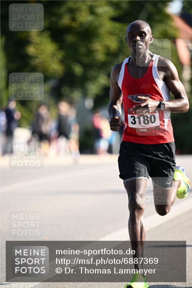 01.09.2024 - BARMER Alsterlauf Dr. Thomas Lammeyer http://msf.ph/oto/6887369 01.09.2024 09:19:44 Laufen 3180 meine-sportfotos.de