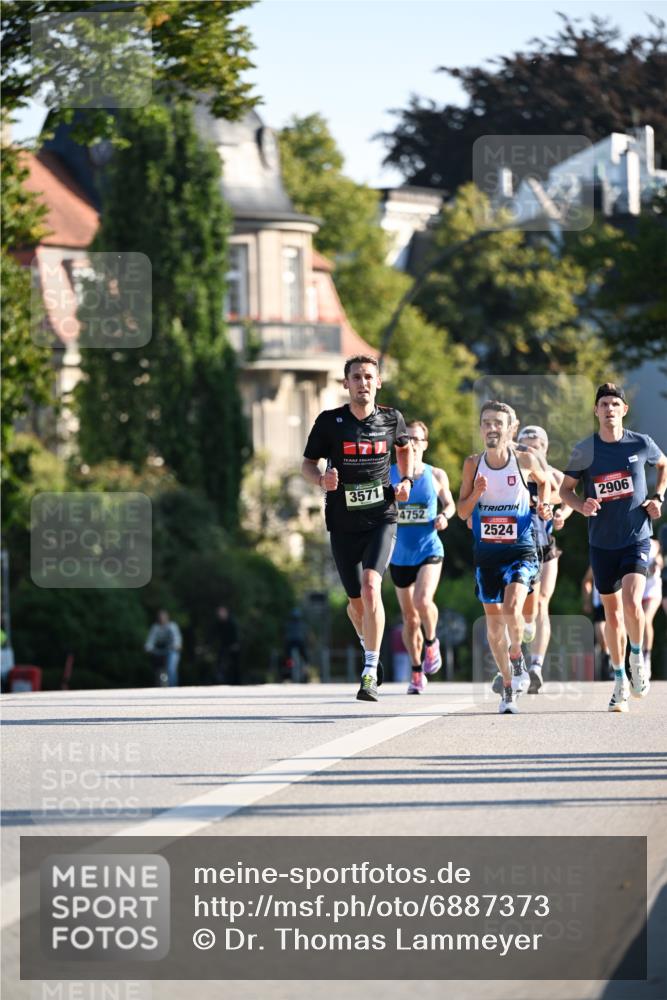 01.09.2024 - BARMER Alsterlauf Dr. Thomas Lammeyer http://msf.ph/oto/6887373 01.09.2024 09:19:57 Laufen 3571, 2906, 4752, 2524 meine-sportfotos.de