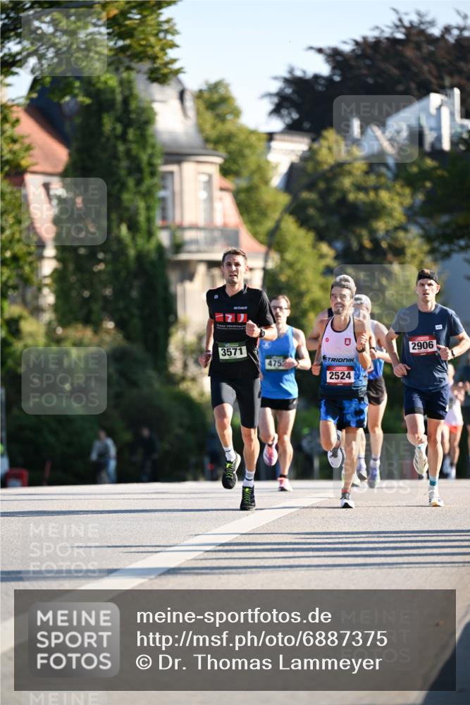 01.09.2024 - BARMER Alsterlauf Dr. Thomas Lammeyer http://msf.ph/oto/6887375 01.09.2024 09:19:57 Laufen 3571, 475, 2524, 2906 meine-sportfotos.de