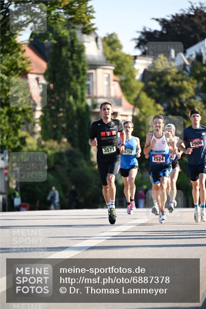 01.09.2024 - BARMER Alsterlauf Dr. Thomas Lammeyer http://msf.ph/oto/6887378 01.09.2024 09:19:58 Laufen 3571, 4752, 2906, 2524, 83 meine-sportfotos.de