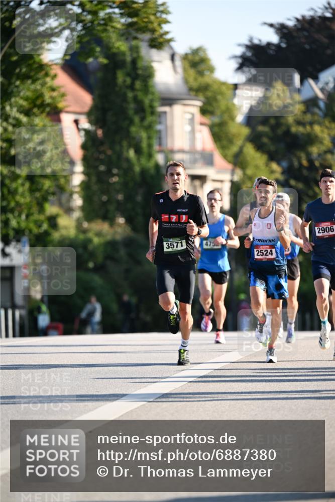 01.09.2024 - BARMER Alsterlauf Dr. Thomas Lammeyer http://msf.ph/oto/6887380 01.09.2024 09:19:58 Laufen 3571, 475, 2906, 2524 meine-sportfotos.de