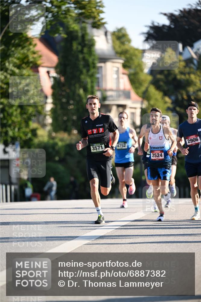 01.09.2024 - BARMER Alsterlauf Dr. Thomas Lammeyer http://msf.ph/oto/6887382 01.09.2024 09:19:58 Laufen 3571, 4752, 0, 2524, 2906 meine-sportfotos.de