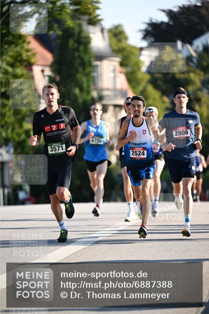 01.09.2024 - BARMER Alsterlauf Dr. Thomas Lammeyer http://msf.ph/oto/6887388 01.09.2024 09:19:59 Laufen 3571, 4752, 2524, 2906 meine-sportfotos.de