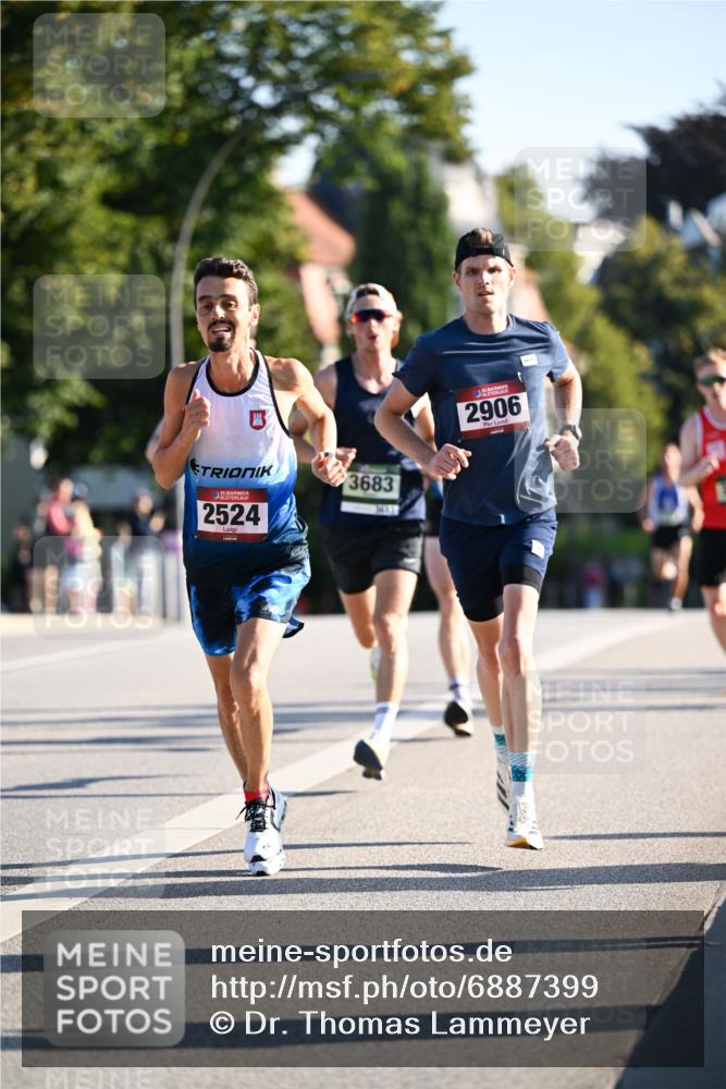 01.09.2024 - BARMER Alsterlauf Dr. Thomas Lammeyer http://msf.ph/oto/6887399 01.09.2024 09:20:01 Laufen 35, 2524, 3683, 2906 meine-sportfotos.de