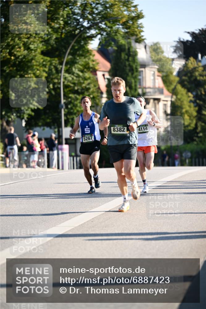 01.09.2024 - BARMER Alsterlauf Dr. Thomas Lammeyer http://msf.ph/oto/6887423 01.09.2024 09:20:06 Laufen 8382, 4114, 5267 meine-sportfotos.de