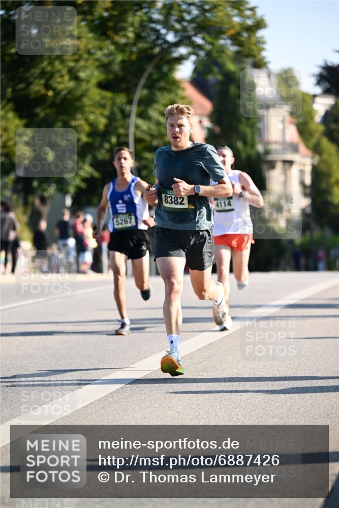 01.09.2024 - BARMER Alsterlauf Dr. Thomas Lammeyer http://msf.ph/oto/6887426 01.09.2024 09:20:06 Laufen 5267, 8382 meine-sportfotos.de