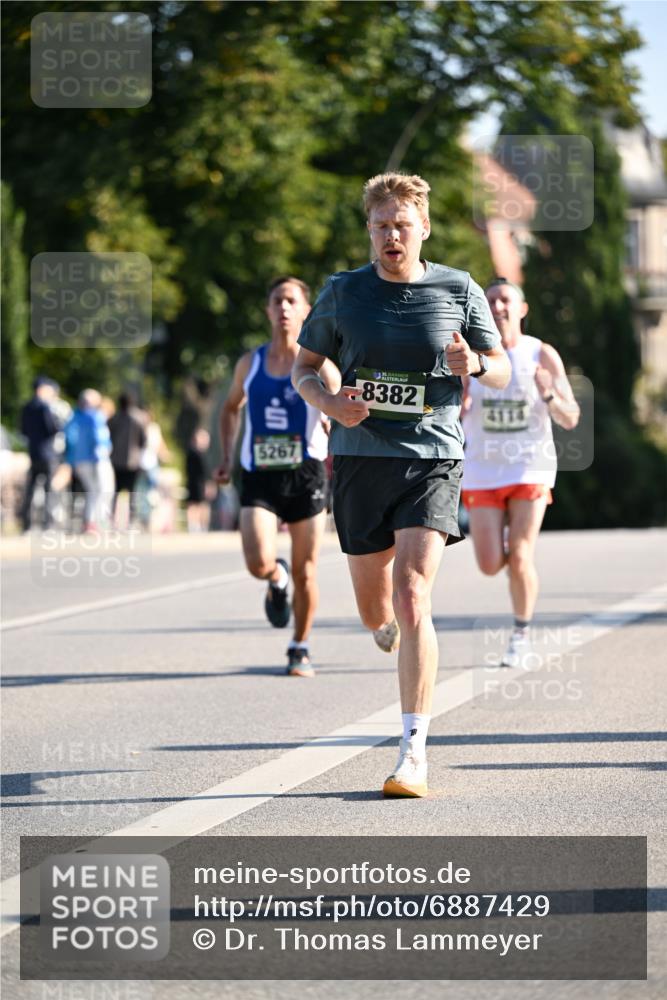 01.09.2024 - BARMER Alsterlauf Dr. Thomas Lammeyer http://msf.ph/oto/6887429 01.09.2024 09:20:07 Laufen 5267, 8382, 4114 meine-sportfotos.de
