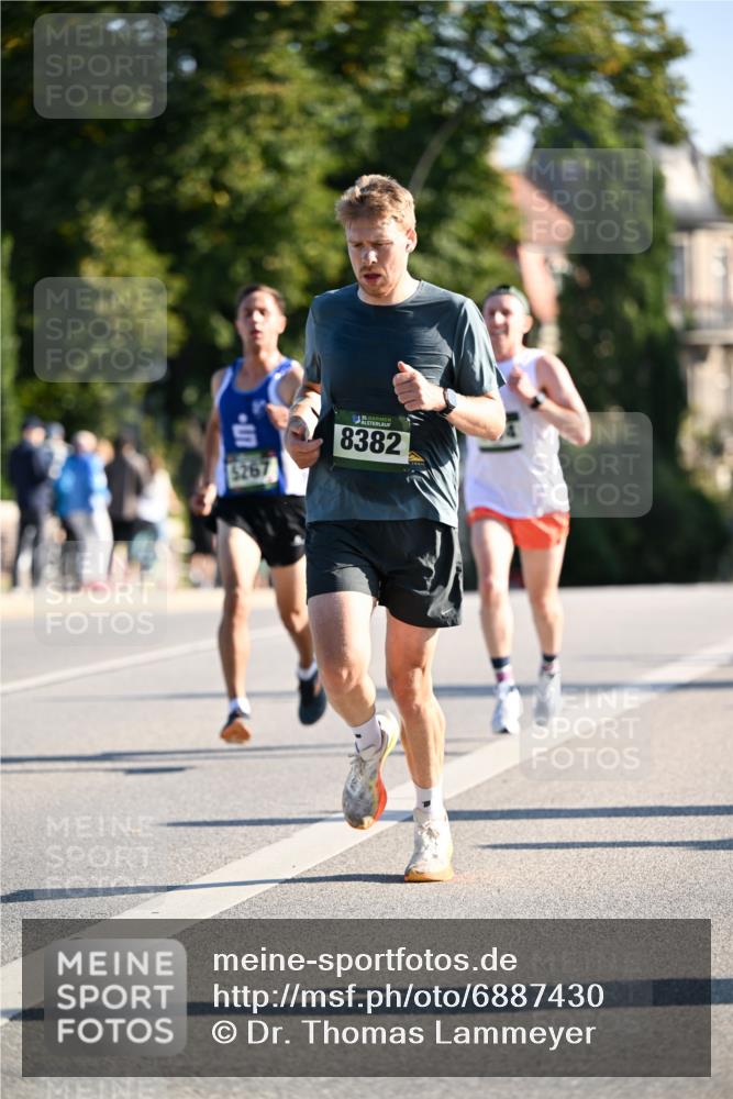 01.09.2024 - BARMER Alsterlauf Dr. Thomas Lammeyer http://msf.ph/oto/6887430 01.09.2024 09:20:07 Laufen 5267, 8382 meine-sportfotos.de