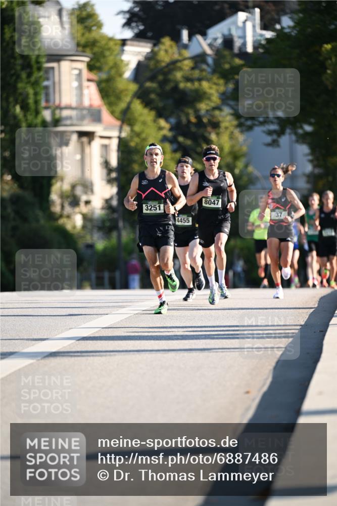 01.09.2024 - BARMER Alsterlauf Dr. Thomas Lammeyer http://msf.ph/oto/6887486 01.09.2024 09:20:30 Laufen 3251, 4455, 8047, 37 meine-sportfotos.de