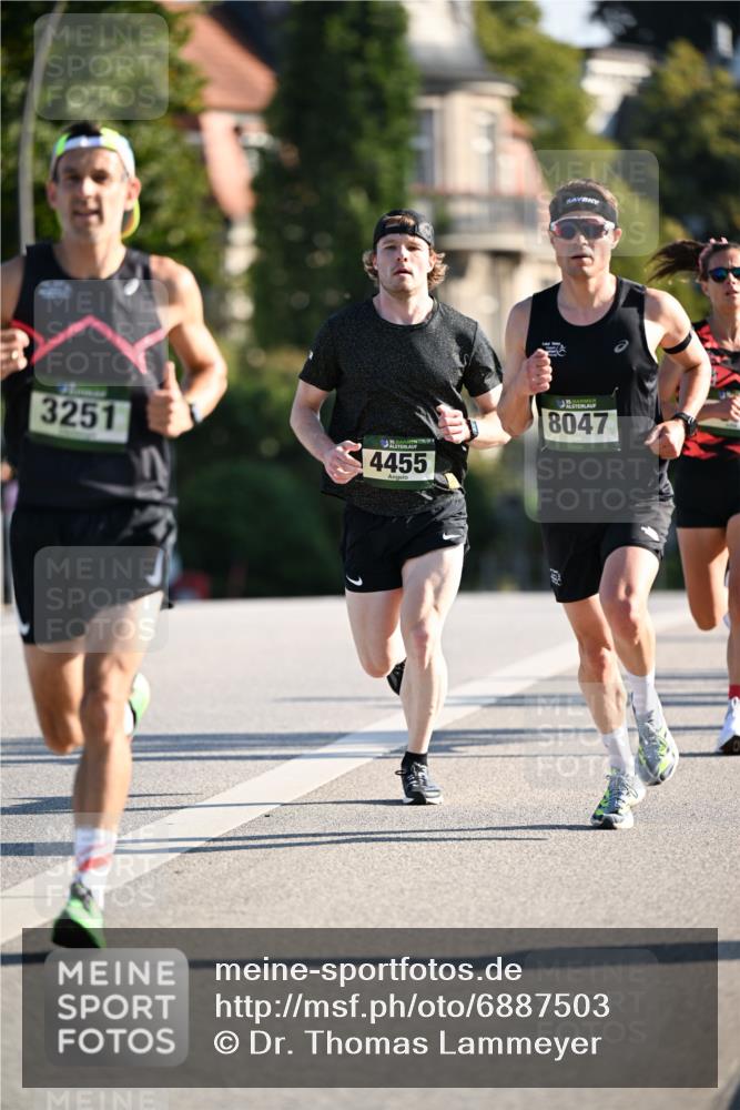 01.09.2024 - BARMER Alsterlauf Dr. Thomas Lammeyer http://msf.ph/oto/6887503 01.09.2024 09:20:34 Laufen 3251, 35, 4455, 8047 meine-sportfotos.de