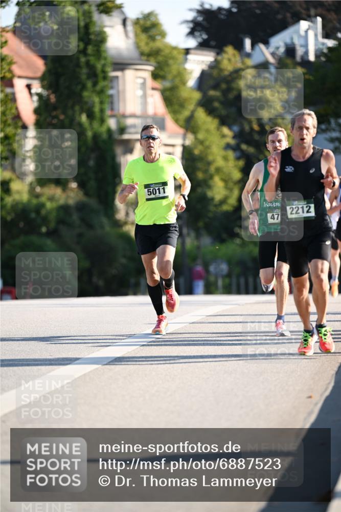 01.09.2024 - BARMER Alsterlauf Dr. Thomas Lammeyer http://msf.ph/oto/6887523 01.09.2024 09:20:37 Laufen 5011, 47, 2212 meine-sportfotos.de