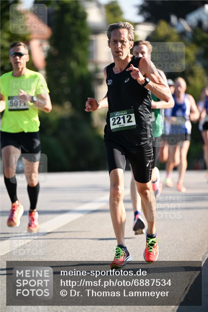 01.09.2024 - BARMER Alsterlauf Dr. Thomas Lammeyer http://msf.ph/oto/6887534 01.09.2024 09:20:39 Laufen 5011, 35, 2212 meine-sportfotos.de