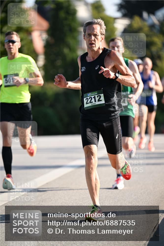 01.09.2024 - BARMER Alsterlauf Dr. Thomas Lammeyer http://msf.ph/oto/6887535 01.09.2024 09:20:39 Laufen 501, 35, 2212 meine-sportfotos.de