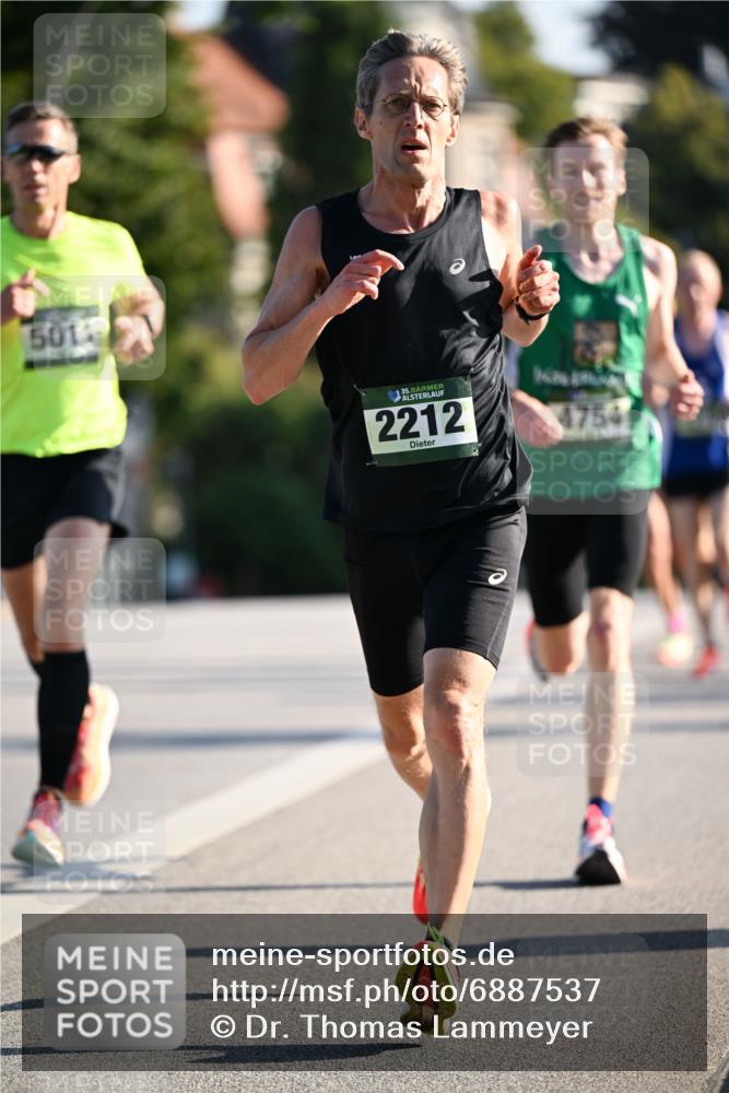 01.09.2024 - BARMER Alsterlauf Dr. Thomas Lammeyer http://msf.ph/oto/6887537 01.09.2024 09:20:39 Laufen 501, 35, 2212, 4754 meine-sportfotos.de