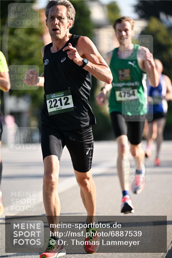 01.09.2024 - BARMER Alsterlauf Dr. Thomas Lammeyer http://msf.ph/oto/6887539 01.09.2024 09:20:40 Laufen 35, 2212, 4754 meine-sportfotos.de