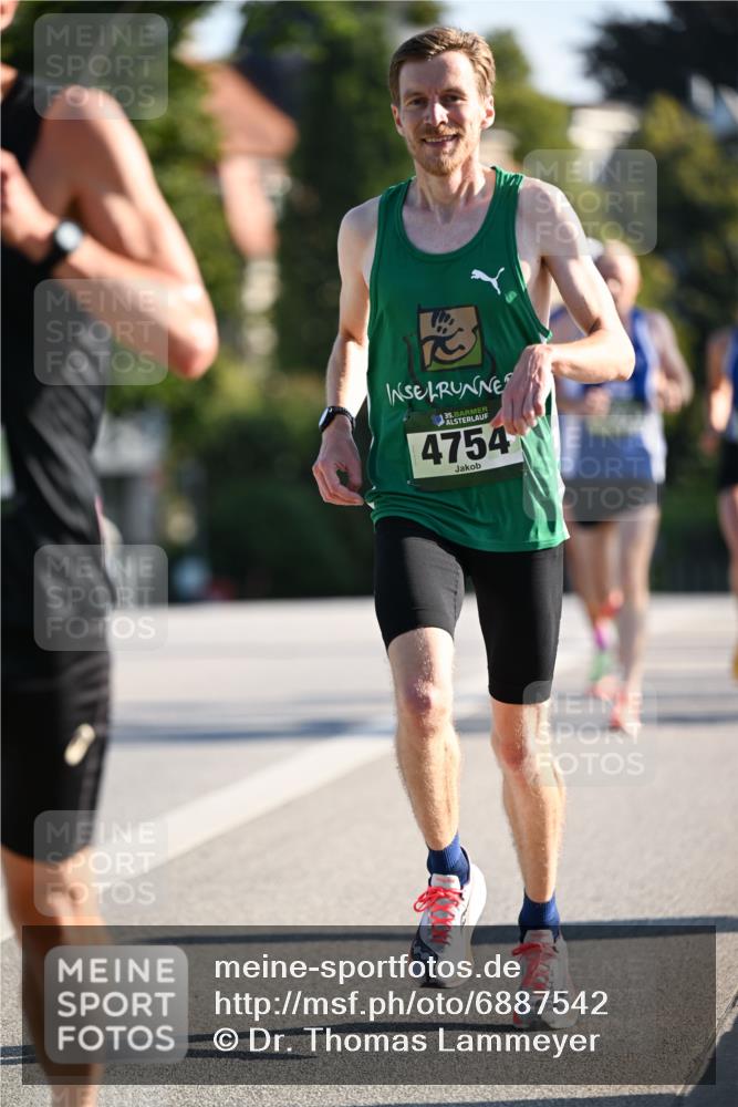 01.09.2024 - BARMER Alsterlauf Dr. Thomas Lammeyer http://msf.ph/oto/6887542 01.09.2024 09:20:40 Laufen 35, 4754 meine-sportfotos.de