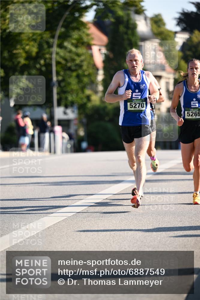 01.09.2024 - BARMER Alsterlauf Dr. Thomas Lammeyer http://msf.ph/oto/6887549 01.09.2024 09:20:42 Laufen 5270, 5269 meine-sportfotos.de