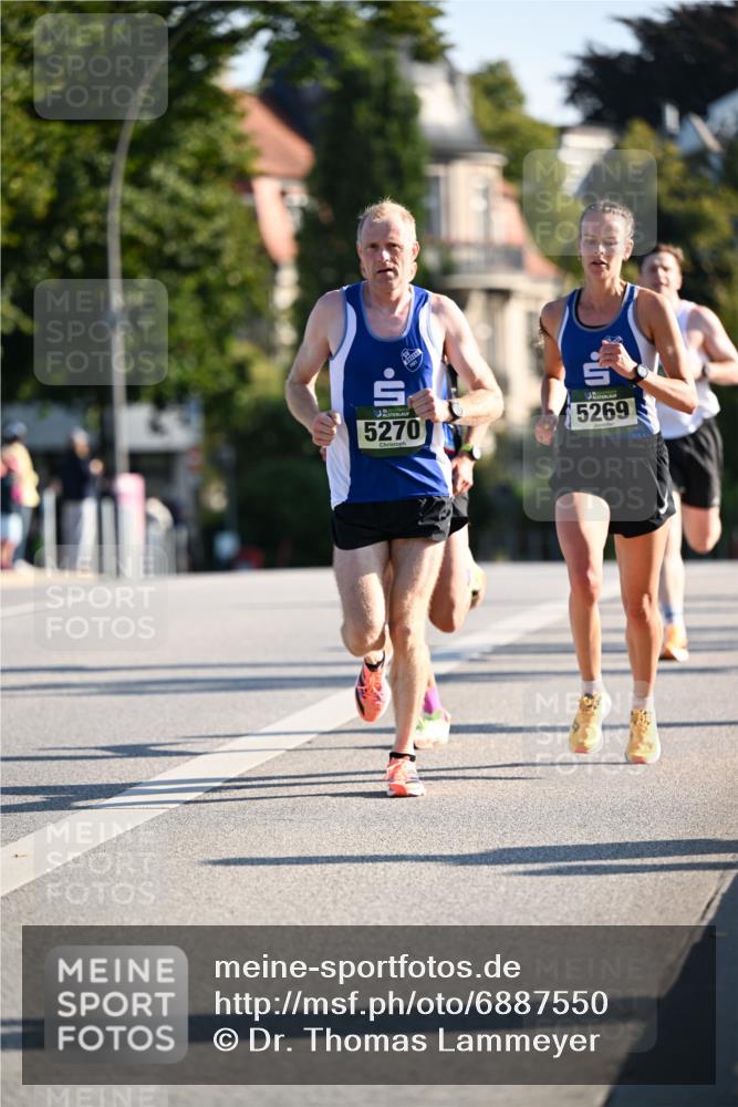 01.09.2024 - BARMER Alsterlauf Dr. Thomas Lammeyer http://msf.ph/oto/6887550 01.09.2024 09:20:42 Laufen 5270, 5269 meine-sportfotos.de