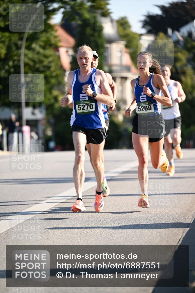 01.09.2024 - BARMER Alsterlauf Dr. Thomas Lammeyer http://msf.ph/oto/6887551 01.09.2024 09:20:42 Laufen 5270, 5269 meine-sportfotos.de