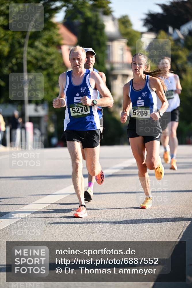01.09.2024 - BARMER Alsterlauf Dr. Thomas Lammeyer http://msf.ph/oto/6887552 01.09.2024 09:20:42 Laufen 5270, 5269 meine-sportfotos.de