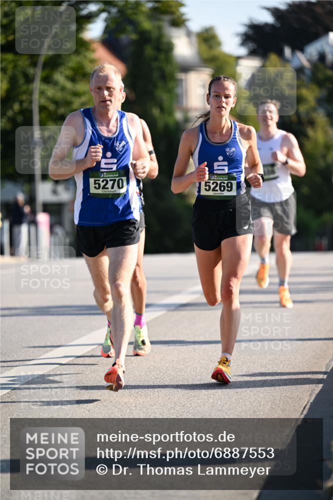 01.09.2024 - BARMER Alsterlauf Dr. Thomas Lammeyer http://msf.ph/oto/6887553 01.09.2024 09:20:42 Laufen 5270, 35, 5269 meine-sportfotos.de