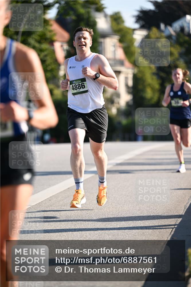 01.09.2024 - BARMER Alsterlauf Dr. Thomas Lammeyer http://msf.ph/oto/6887561 01.09.2024 09:20:44 Laufen 4886 meine-sportfotos.de