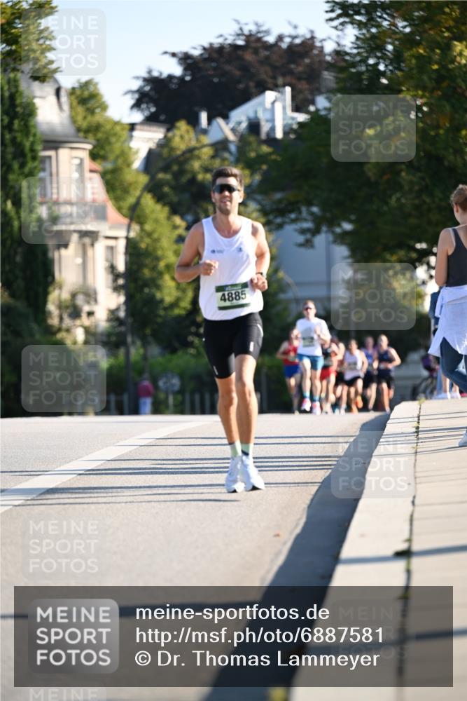 01.09.2024 - BARMER Alsterlauf Dr. Thomas Lammeyer http://msf.ph/oto/6887581 01.09.2024 09:20:48 Laufen 4885 meine-sportfotos.de