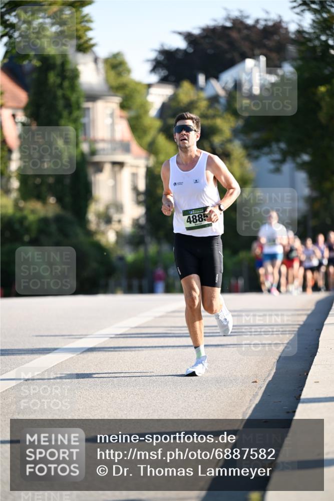 01.09.2024 - BARMER Alsterlauf Dr. Thomas Lammeyer http://msf.ph/oto/6887582 01.09.2024 09:20:48 Laufen 4885 meine-sportfotos.de