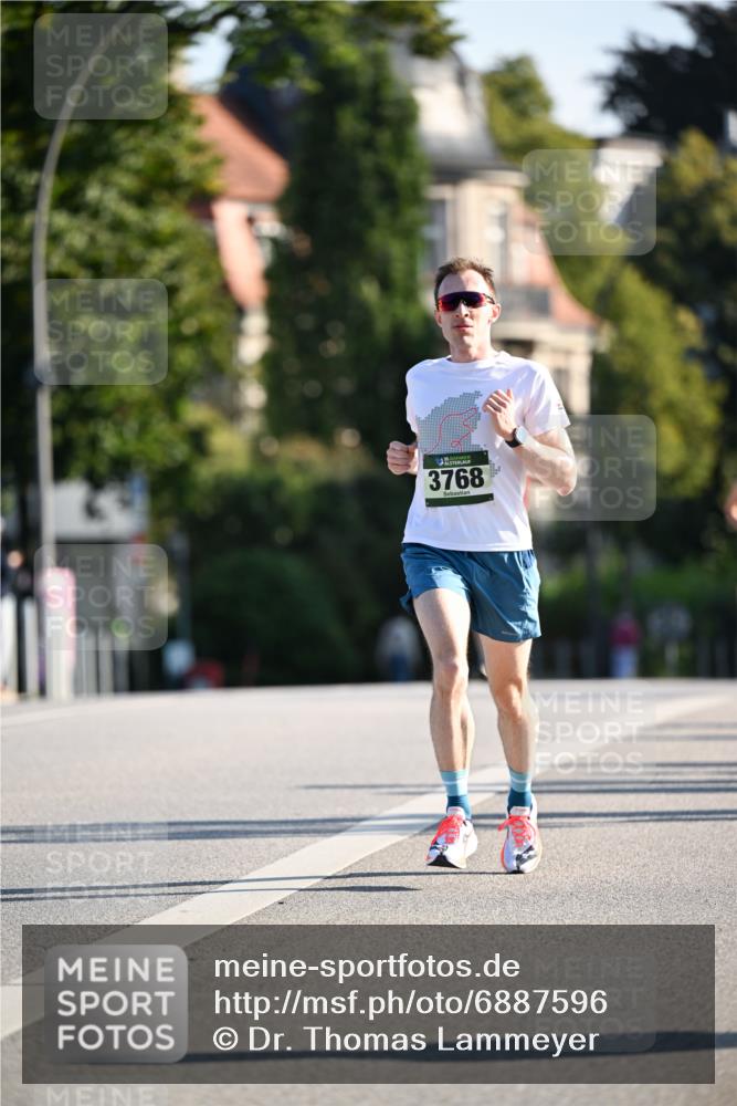 01.09.2024 - BARMER Alsterlauf Dr. Thomas Lammeyer http://msf.ph/oto/6887596 01.09.2024 09:20:56 Laufen 3768 meine-sportfotos.de