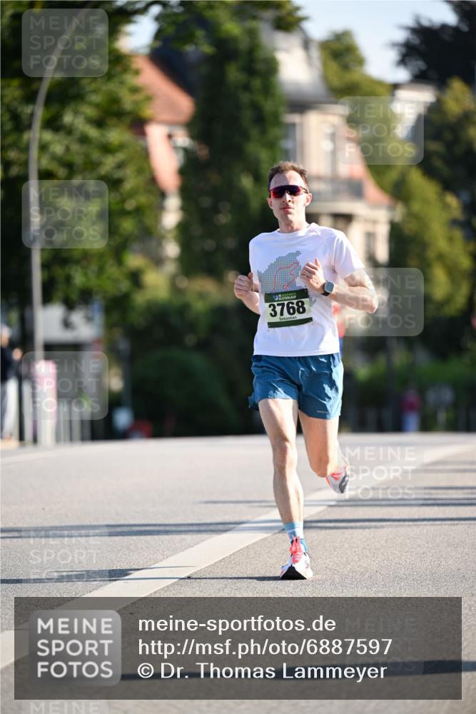 01.09.2024 - BARMER Alsterlauf Dr. Thomas Lammeyer http://msf.ph/oto/6887597 01.09.2024 09:20:56 Laufen 3768 meine-sportfotos.de