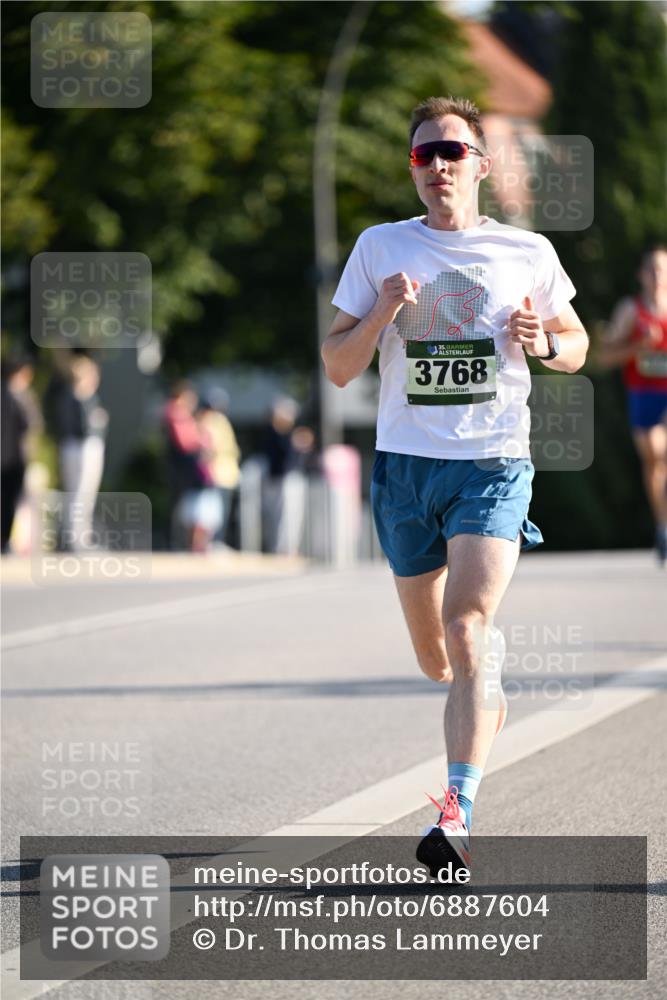 01.09.2024 - BARMER Alsterlauf Dr. Thomas Lammeyer http://msf.ph/oto/6887604 01.09.2024 09:20:57 Laufen 3768 meine-sportfotos.de
