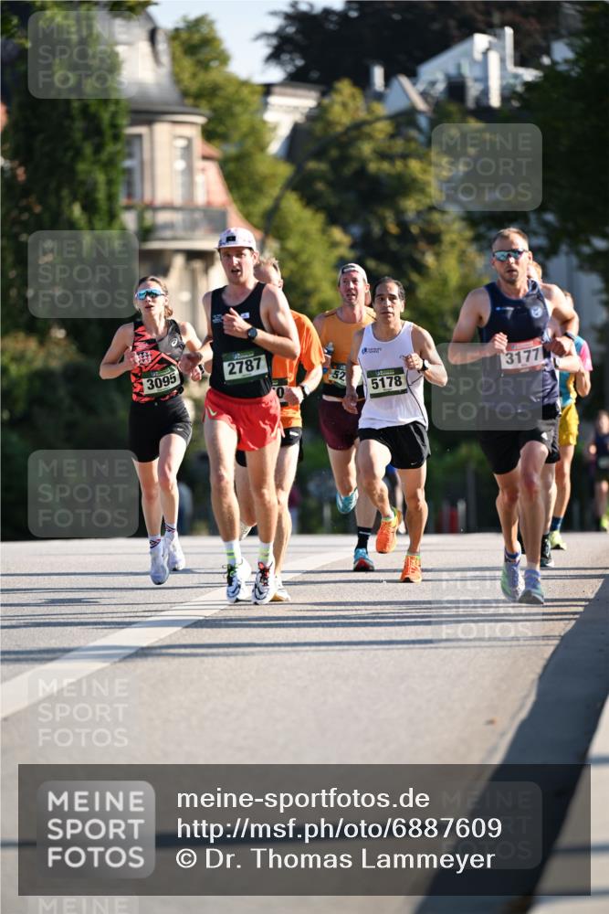 01.09.2024 - BARMER Alsterlauf Dr. Thomas Lammeyer http://msf.ph/oto/6887609 01.09.2024 09:20:59 Laufen 3095, 2787, 52, 3177, 5178 meine-sportfotos.de