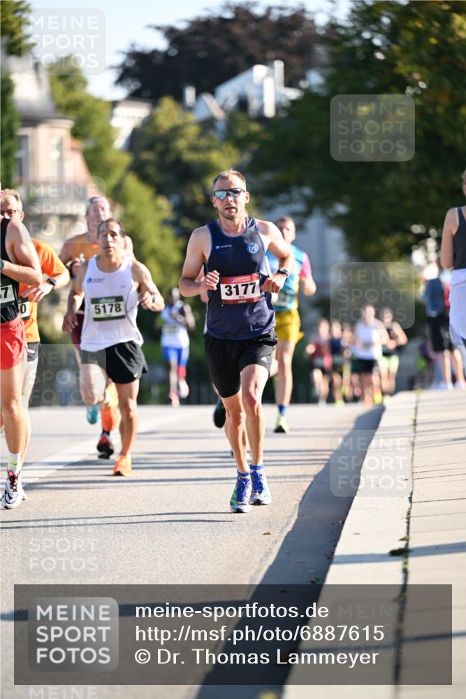 01.09.2024 - BARMER Alsterlauf Dr. Thomas Lammeyer http://msf.ph/oto/6887615 01.09.2024 09:21:00 Laufen 7, 5178, 3177 meine-sportfotos.de