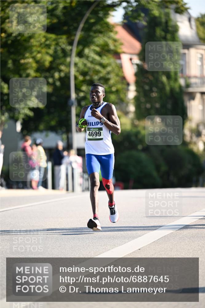 01.09.2024 - BARMER Alsterlauf Dr. Thomas Lammeyer http://msf.ph/oto/6887645 01.09.2024 09:21:06 Laufen 4699 meine-sportfotos.de