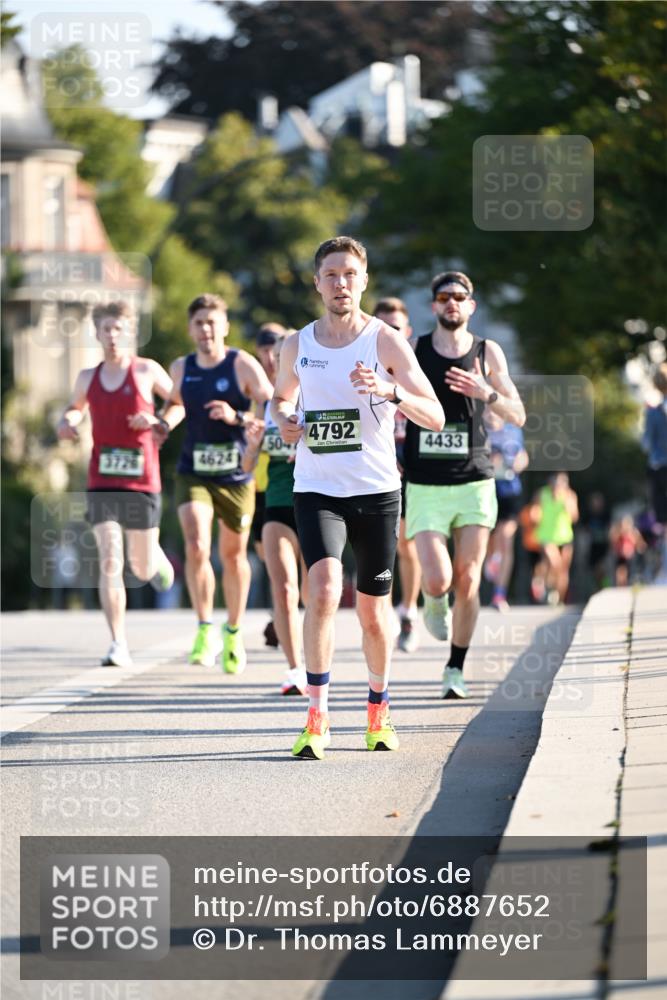01.09.2024 - BARMER Alsterlauf Dr. Thomas Lammeyer http://msf.ph/oto/6887652 01.09.2024 09:21:09 Laufen 3725, 4624, 504, 4792, 4433 meine-sportfotos.de