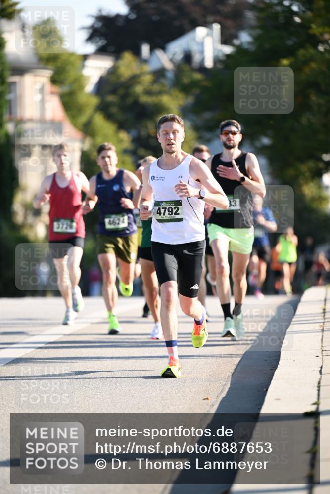 01.09.2024 - BARMER Alsterlauf Dr. Thomas Lammeyer http://msf.ph/oto/6887653 01.09.2024 09:21:09 Laufen 3726, 4624, 4792 meine-sportfotos.de